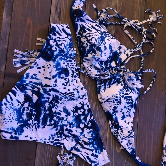 Bikini - Picture 2 of 2